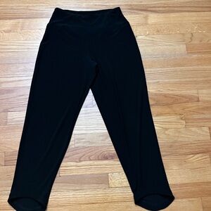 Sympli   Pull on  crop pants size 8 black
